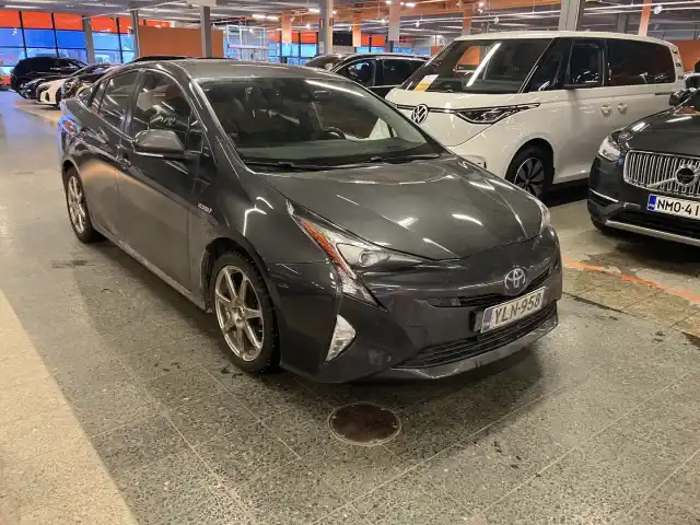 Harmaa Viistoperä, Toyota Prius – YLN-958