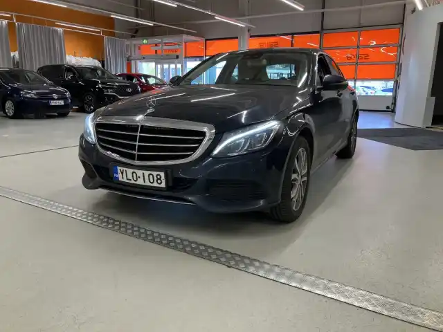 Sininen Sedan, Mercedes-Benz C – YLO-108