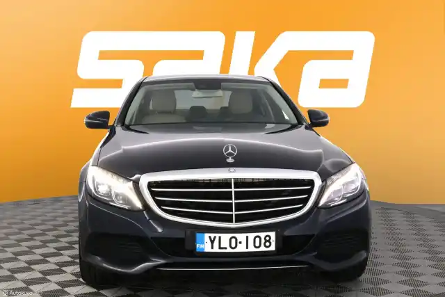 Sininen Sedan, Mercedes-Benz C – YLO-108
