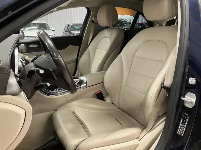 Sininen Sedan, Mercedes-Benz C – YLO-108