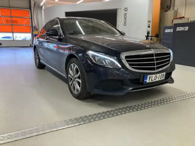 Sininen Sedan, Mercedes-Benz C – YLO-108