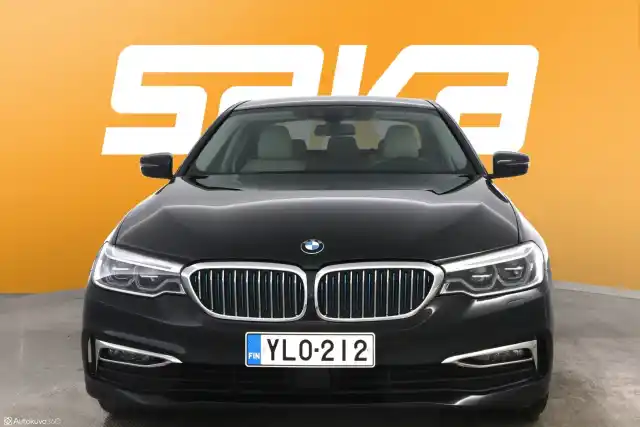 Musta Sedan, BMW 530 – YLO-212