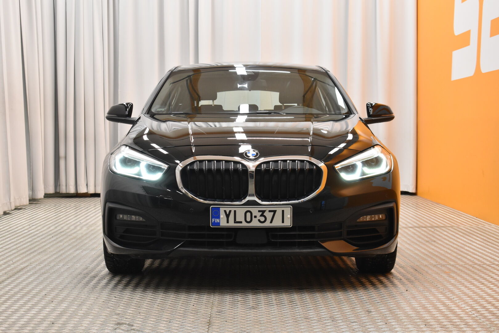 Musta Viistoperä, BMW 118 – YLO-371