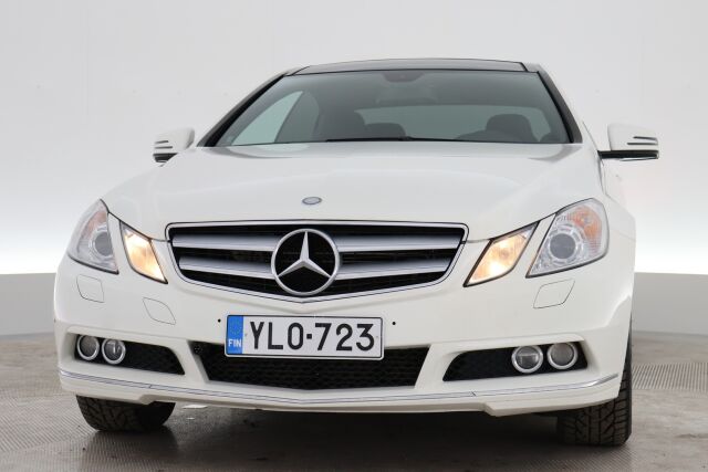 Valkoinen Coupe, Mercedes-Benz E – YLO-723