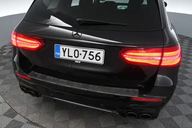 Musta Farmari, Mercedes-Benz E – YLO-756