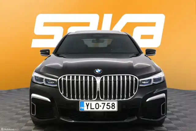 Musta Sedan, BMW 745 – YLO-758