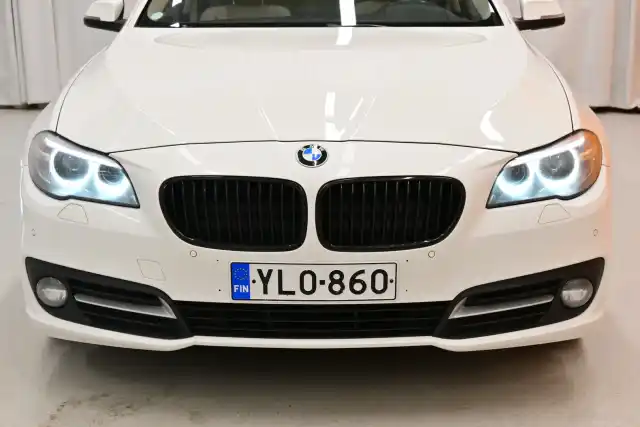 Valkoinen Farmari, BMW 520 – YLO-860