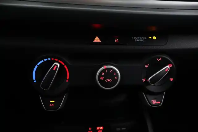 Punainen Viistoperä, Kia Rio – YLP-200