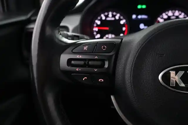 Punainen Viistoperä, Kia Rio – YLP-200