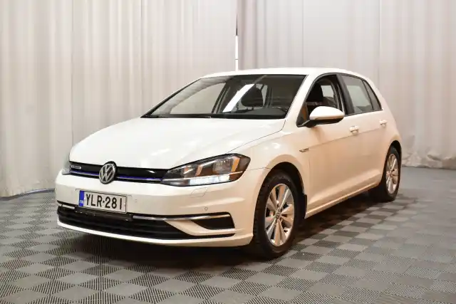 Valkoinen Viistoperä, Volkswagen Golf – YLR-281