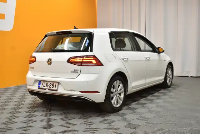 Valkoinen Viistoperä, Volkswagen Golf – YLR-281