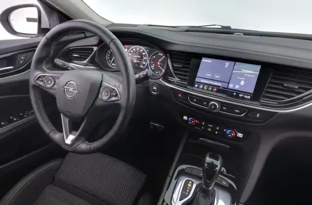 Valkoinen Farmari, Opel Insignia – YLR-518