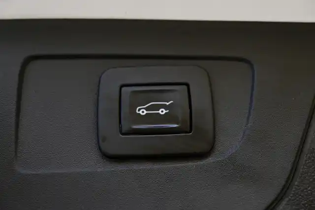 Valkoinen Farmari, Opel Insignia – YLR-518