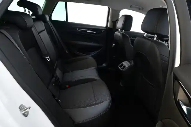 Valkoinen Farmari, Opel Insignia – YLR-518