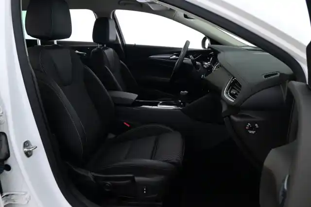 Valkoinen Farmari, Opel Insignia – YLR-518