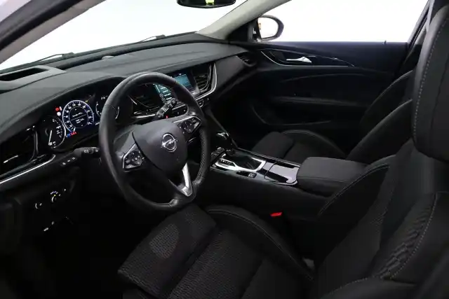 Valkoinen Farmari, Opel Insignia – YLR-518