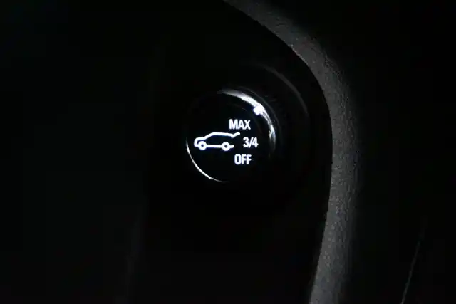 Valkoinen Farmari, Opel Insignia – YLR-518