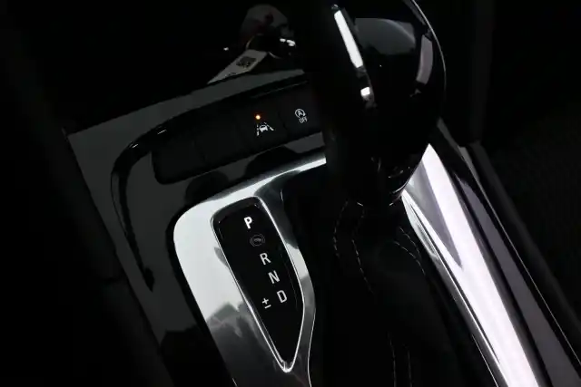 Valkoinen Farmari, Opel Insignia – YLR-518