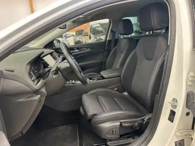 Valkoinen Farmari, Opel Insignia – YLR-518