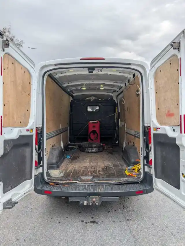  Pakettiauto, Ford Transit – YLR-941