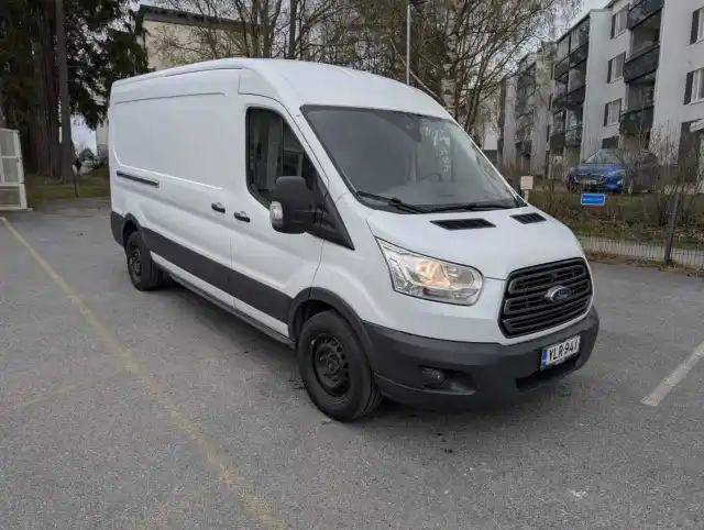  Pakettiauto, Ford Transit – YLR-941