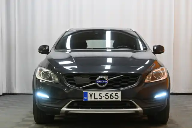 Harmaa Farmari, Volvo V60 Cross Country – YLS-565