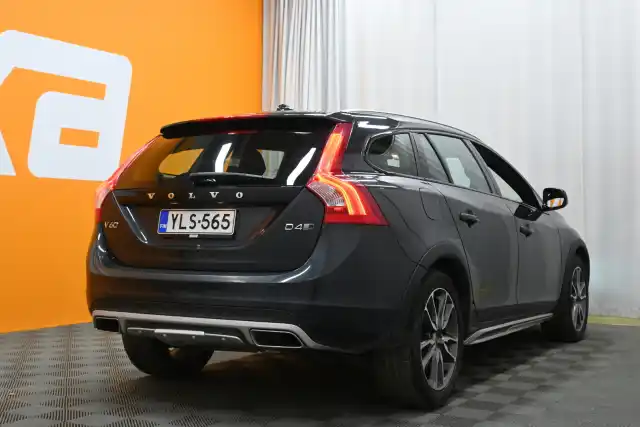 Harmaa Farmari, Volvo V60 Cross Country – YLS-565