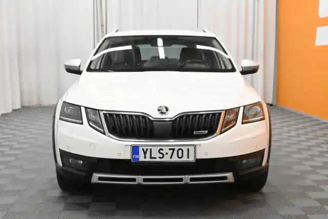 Valkoinen Farmari, Skoda Octavia – YLS-701