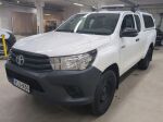 Valkoinen Avolava, Toyota Hilux – YLS-930, kuva 1