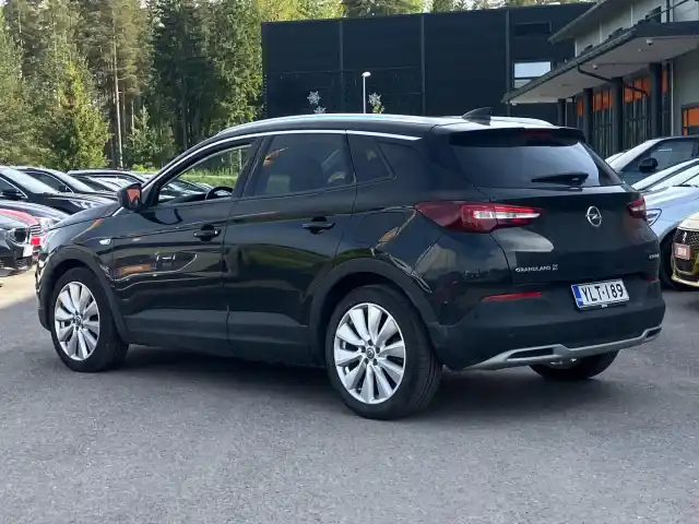 Musta Maastoauto, Opel Grandland X – YLT-189