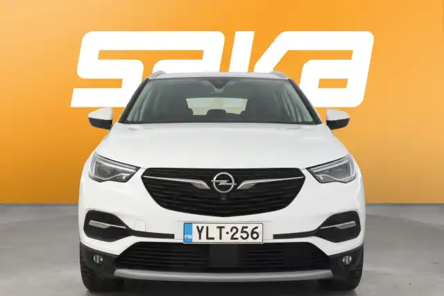 Valkoinen Maastoauto, Opel Grandland X – YLT-256