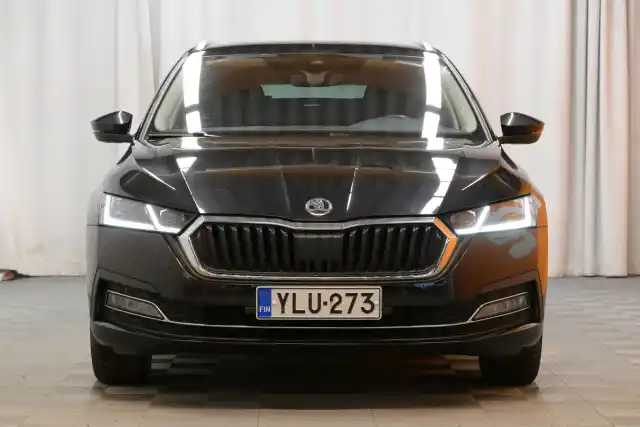 Musta Farmari, Skoda Octavia – YLU-273