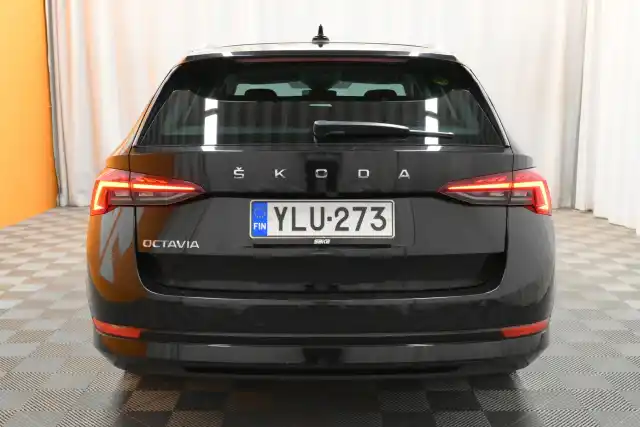 Musta Farmari, Skoda Octavia – YLU-273