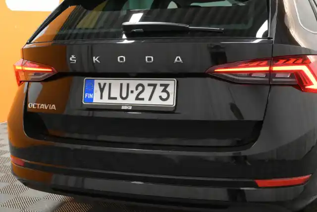 Musta Farmari, Skoda Octavia – YLU-273