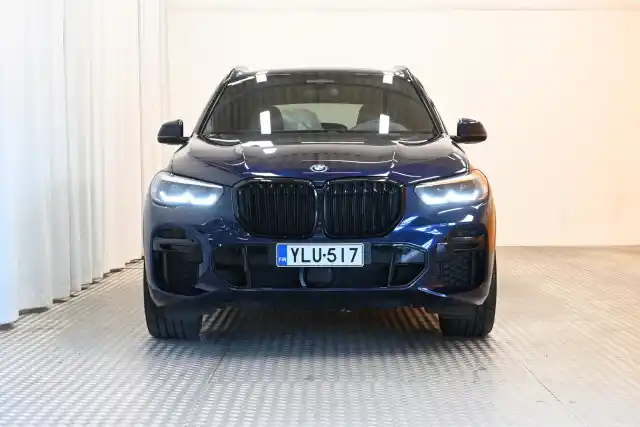 Sininen Maastoauto, BMW X5 – YLU-517