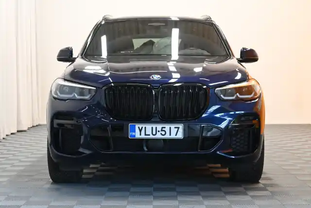 Sininen Maastoauto, BMW X5 – YLU-517