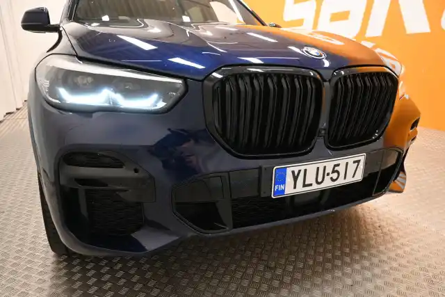 Sininen Maastoauto, BMW X5 – YLU-517