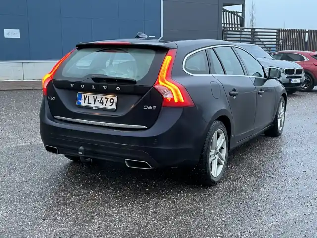 Sininen Farmari, Volvo V60 – YLV-479