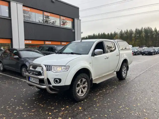 Valkoinen Avolava, Mitsubishi L200 – YLV-505