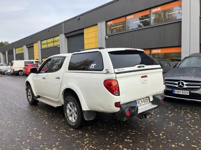 Valkoinen Avolava, Mitsubishi L200 – YLV-505