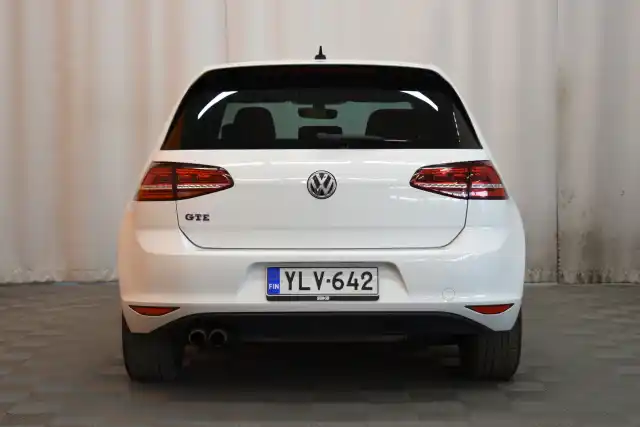 Valkoinen Viistoperä, Volkswagen Golf – YLV-642