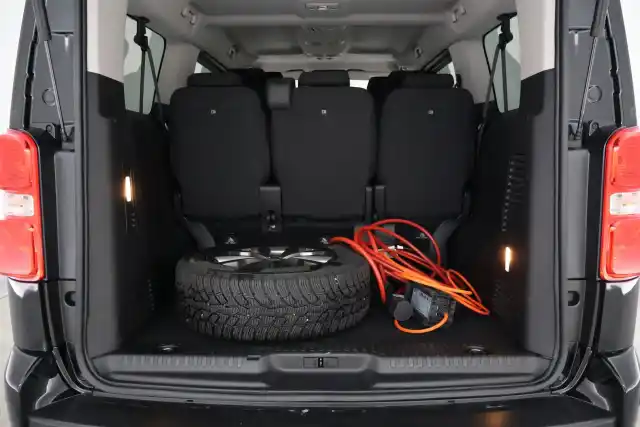 Musta Tila-auto, Toyota Proace Verso EV – YLV-783