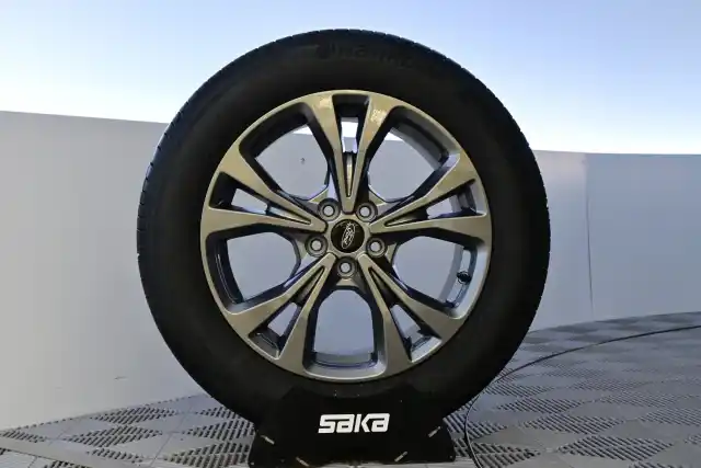 Musta Maastoauto, Ford Kuga – YLX-439