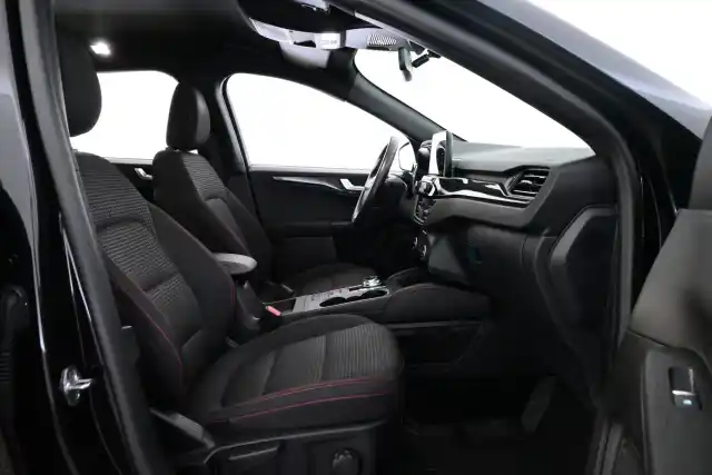 Musta Maastoauto, Ford Kuga – YLX-439