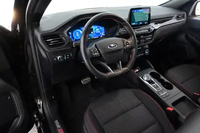 Musta Maastoauto, Ford Kuga – YLX-439