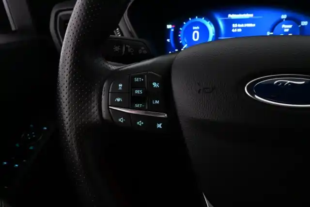 Musta Maastoauto, Ford Kuga – YLX-439