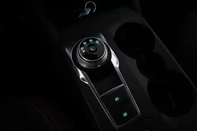 Musta Maastoauto, Ford Kuga – YLX-439
