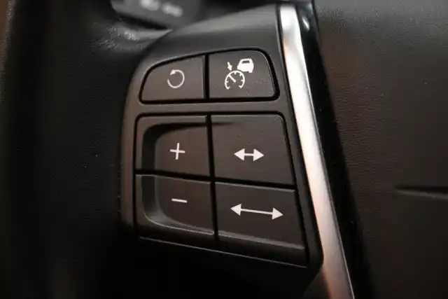 Sininen Maastoauto, Volvo XC60 – YLY-359