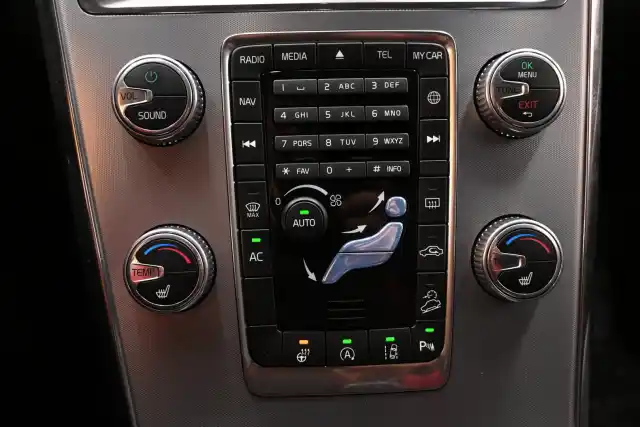 Sininen Maastoauto, Volvo XC60 – YLY-359