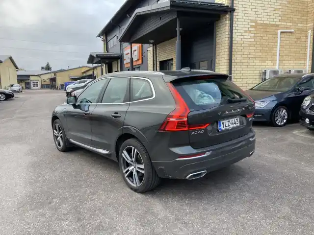 Harmaa Maastoauto, Volvo XC60 – YLZ-443